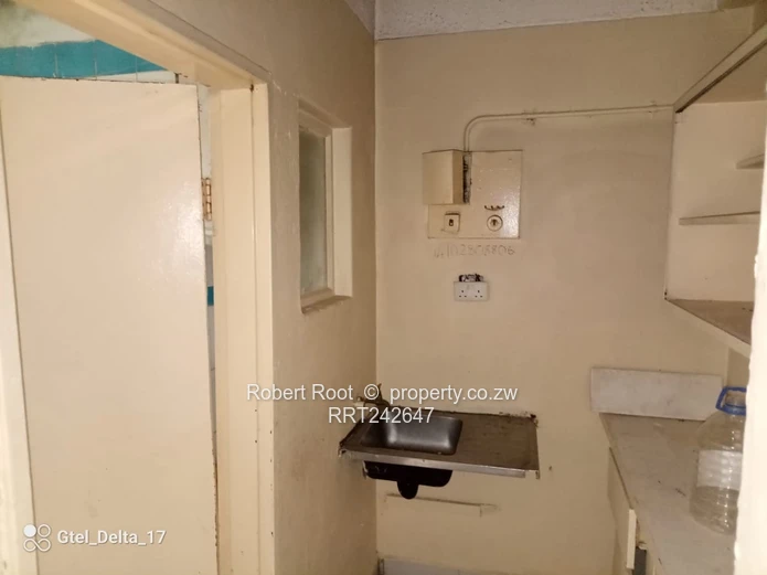 1-Bed Harare CBD Flat — Tiled Floors, Fitted Kitchen