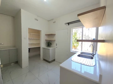 2 Bedroom Flat & Apartment