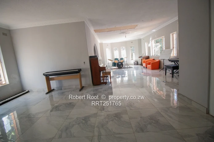 Vainona 5-Bed Home with Pool on 5,260m²  (Sole Mandate)