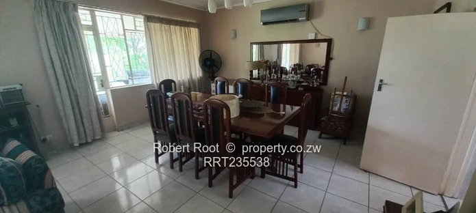  Spacious Family Home with Cottage & Good Borehole!