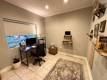 3 Bedroom Flat & Apartment