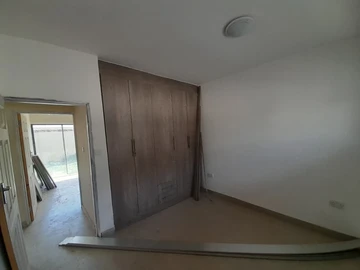 2 Bedroom Flat & Apartment
