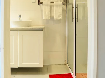 3 Bedroom Flat & Apartment