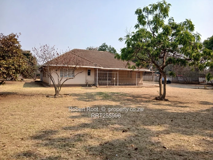 Harare Drive Frontage: 8239 sqm with a 4-Bed Home (Sole Mandate)