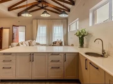 3 Bedroom Flat & Apartment