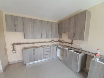 2 Bedroom Flat & Apartment