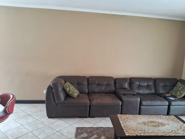 3 Bedroom Flat & Apartment