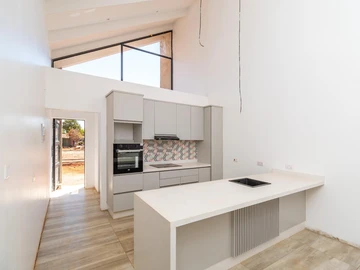 2 Bedroom Flat & Apartment