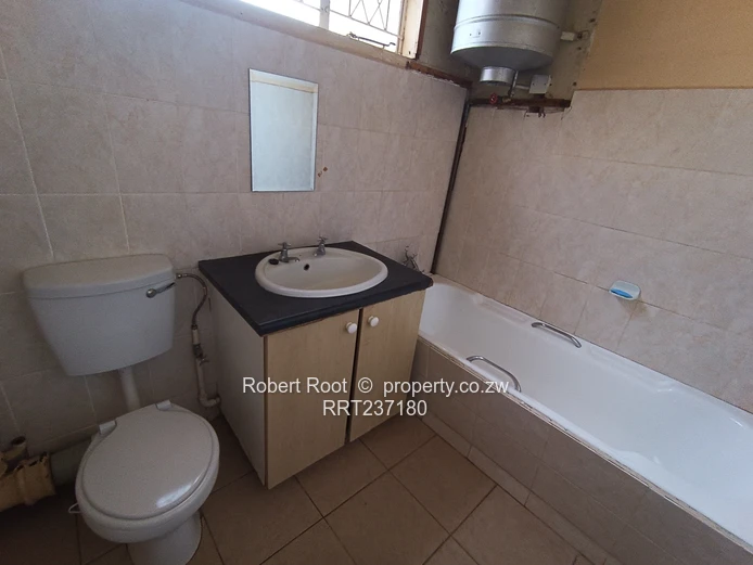 Flat to rent in Avondale