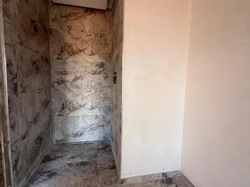 4 Bedroom Flat & Apartment