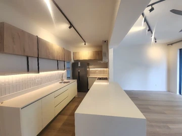 3 Bedroom Flat & Apartment