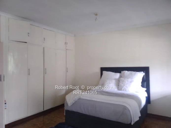 2 bed duplex flat in Avondale West