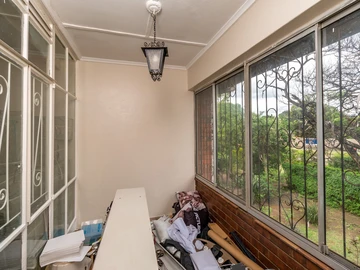 2 Bedroom Flat & Apartment