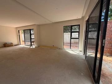 4 Bedroom Flat & Apartment