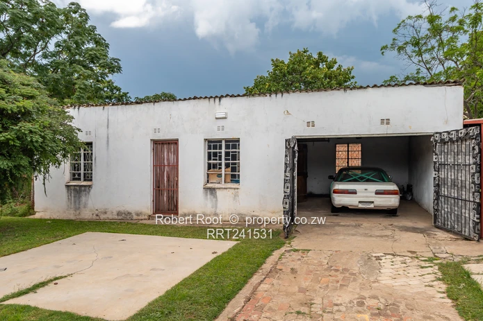 Neat Starter Home In Greendale on 3778 sqm 