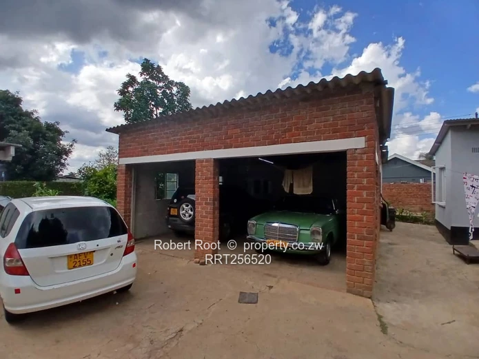 Massive 5-bedroom double-storey property with excellent road visibility.