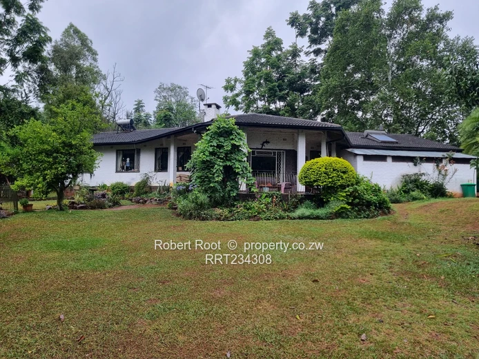 2-Acre Dam-Front Property In Glen Lorne!