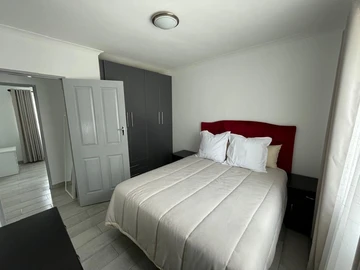 2 Bedroom Flat & Apartment