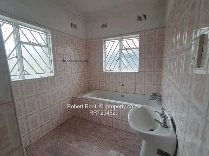 4 bed family home in Parktown