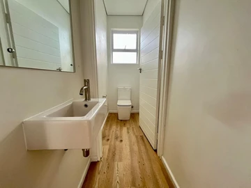 3 Bedroom Flat & Apartment