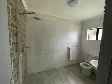 3 Bedroom Flat & Apartment