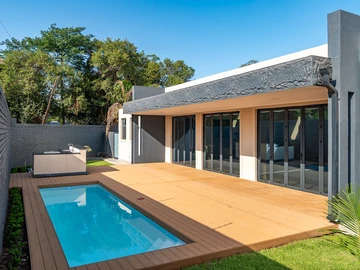 4 Bedroom Flat & Apartment