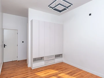 4 Bedroom Flat & Apartment