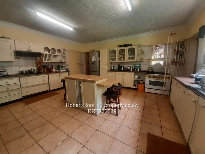 5 bed family home in Bluff Hill