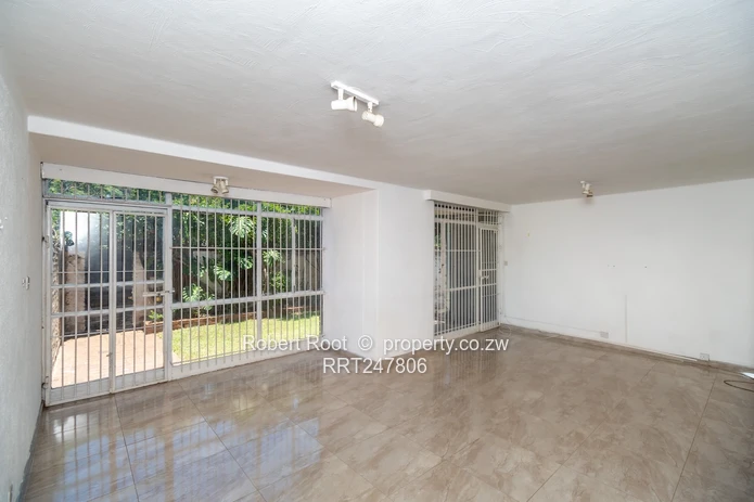 3 bed flat in Avenues