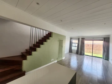 2 Bedroom Flat & Apartment