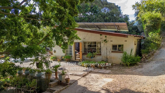 House For Sale In Glen Lorne (Sole Mandate)