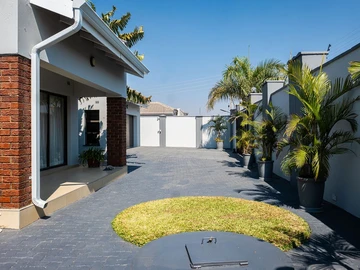 5 Bedroom House