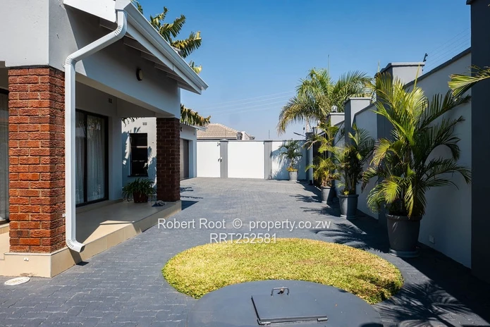 Exceptional 5-bedroom Family Home for Sale| Rockview