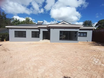 2 Bedroom Flat & Apartment