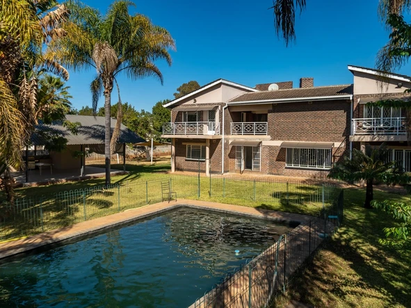 9 Bedroom House