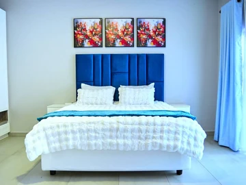 3 Bedroom Flat & Apartment