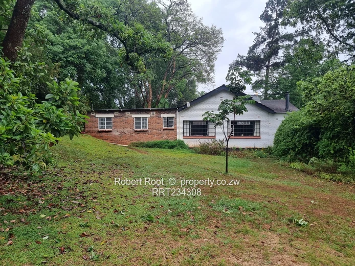 2-Acre Dam-Front Property In Glen Lorne!