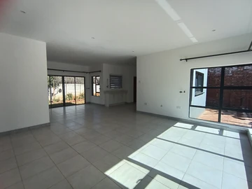 2 Bedroom Flat & Apartment