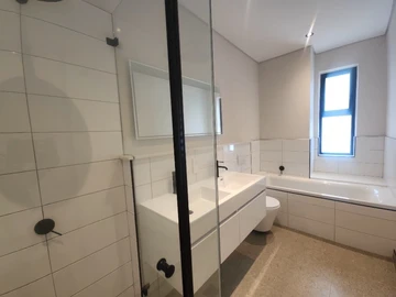 3 Bedroom Flat & Apartment