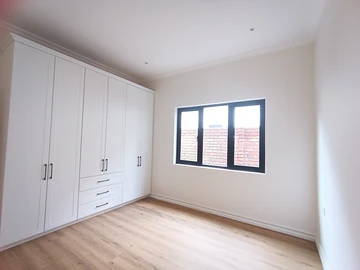 3 Bedroom Flat & Apartment