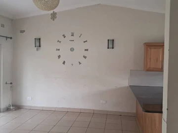 2 Bedroom Flat & Apartment