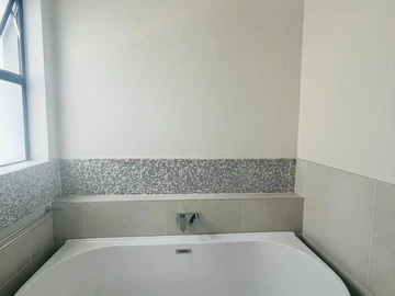3 Bedroom Flat & Apartment