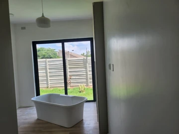 3 Bedroom Flat & Apartment