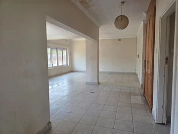 2 Bedroom Flat & Apartment