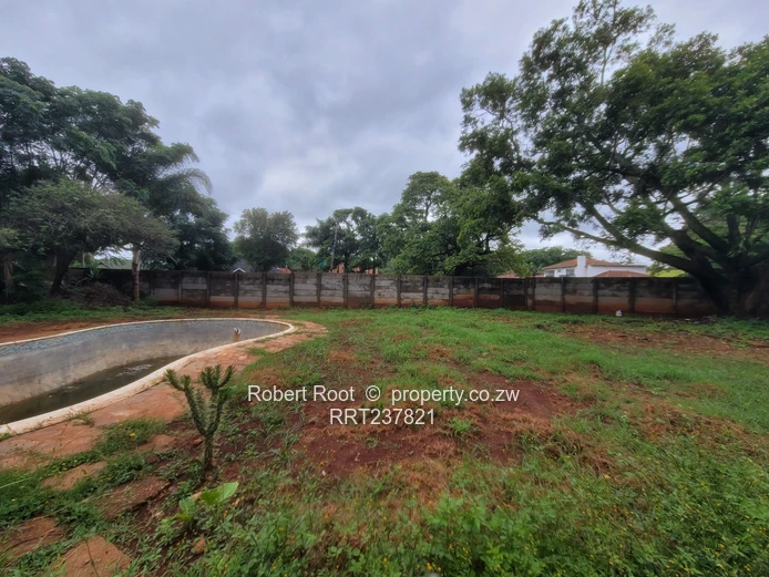 Prime Commercial Fixer Upper With The Perfect Location (Sole Mandate)