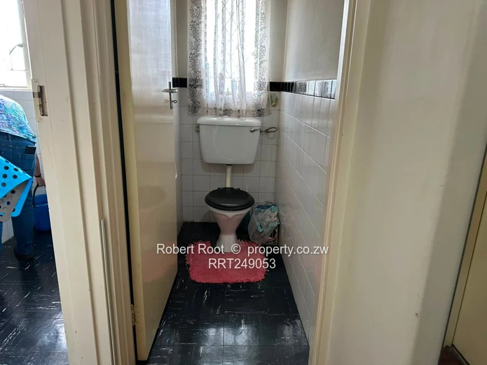  Spacious Family Home with Excellent Potential (Sole Mandate)