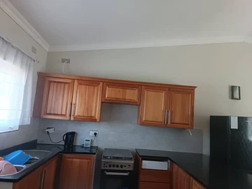 2 Bedroom Flat & Apartment