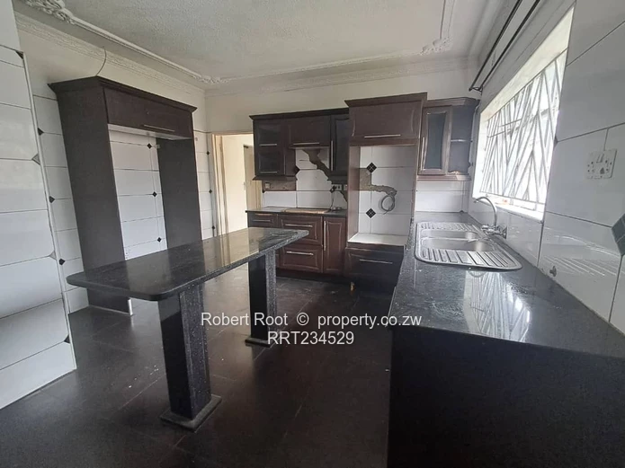 4 bed family home in Parktown