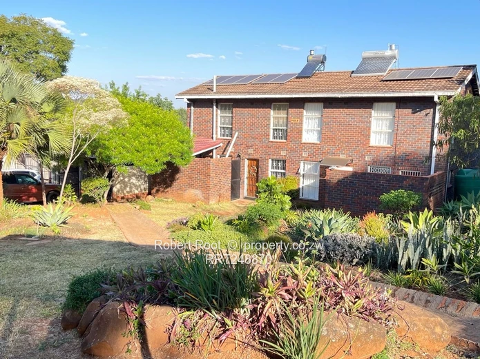2 bed garden flat in Greystone Park