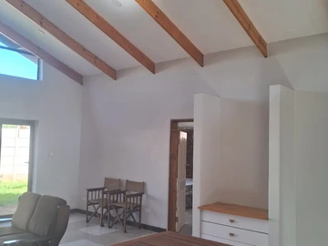 2 Bedroom Flat & Apartment